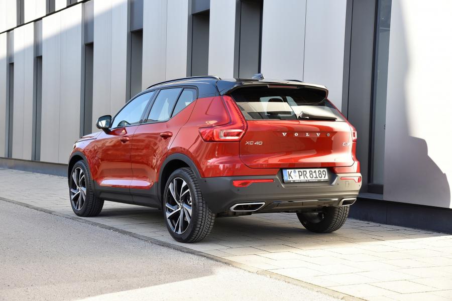  Volvo XC40 D4 R-Design 2017 года  (WW) (фото 11 из 44)